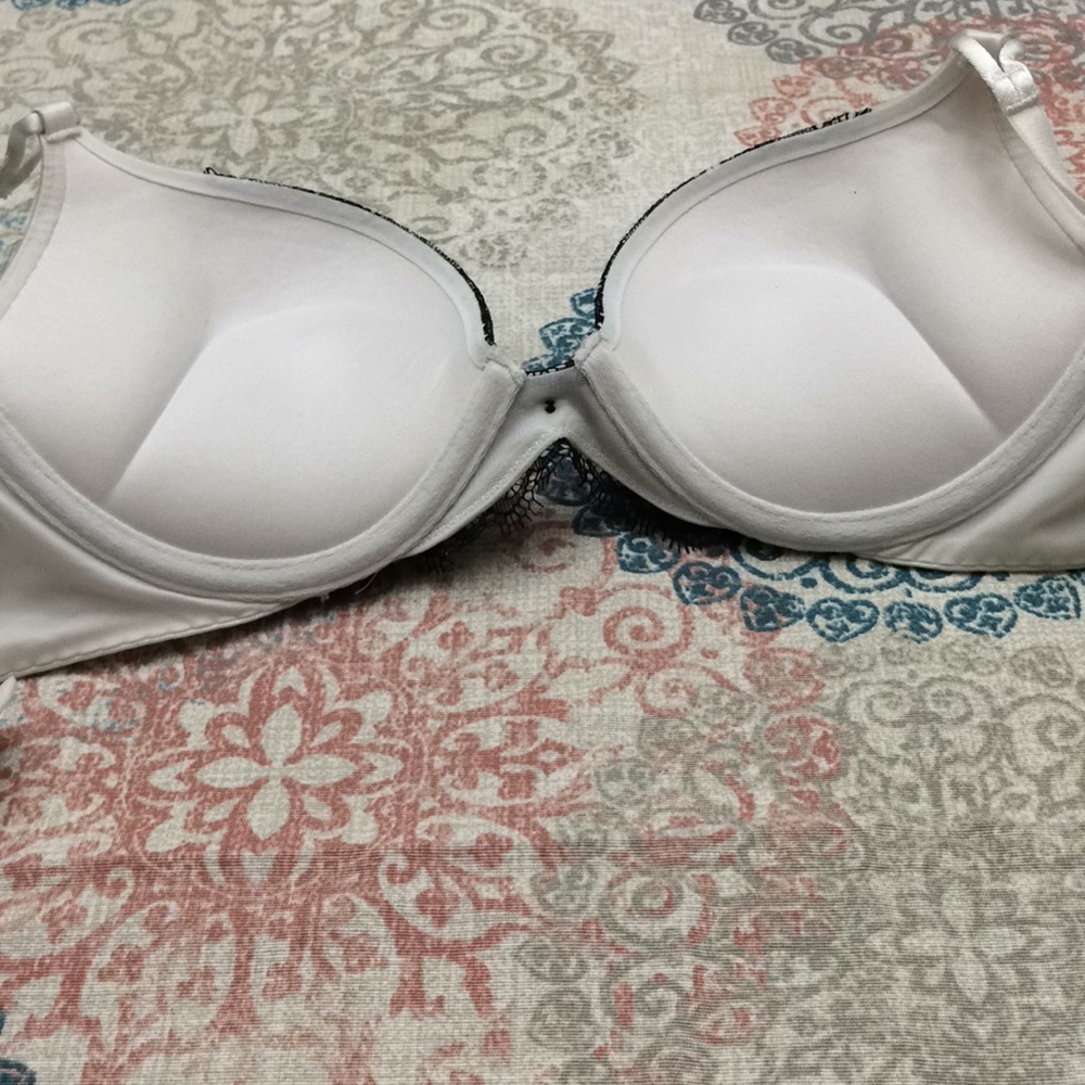 Victoria’s Secret miraculous plunge 34B adds 2 cup - Picture 6 of 8